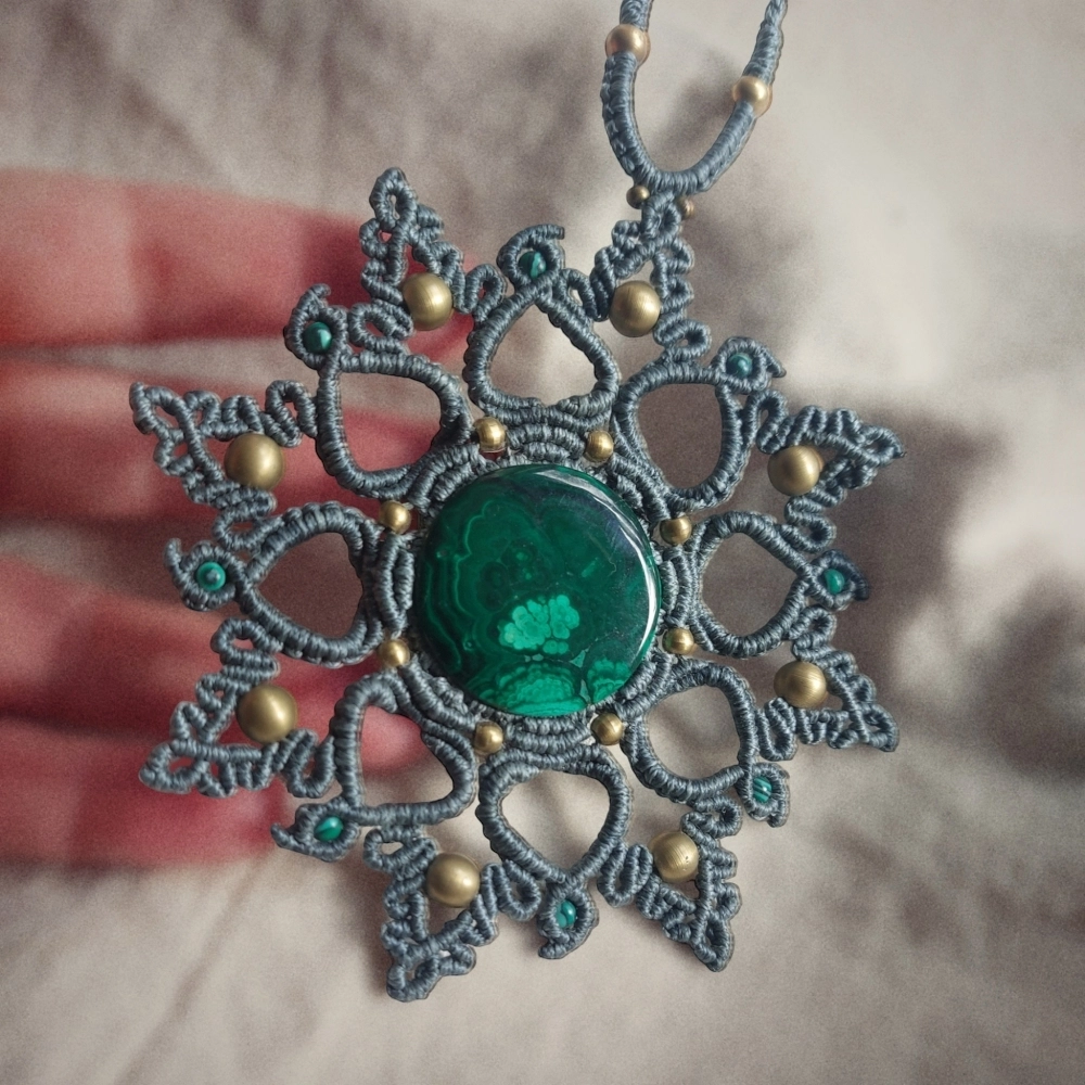 This Macrame Mandala Necklace is a stunning statement piece that features beautiful malachite stone With an adjustable length of approximately 54.5cm/21.7 inches, including the pendant, this necklace can be easily adjusted to fit any neck with a convenient slide lock feature. Malachite Gemstone size: 3cmx3cm