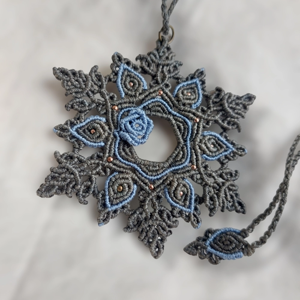 This Macrame Mandala Necklace is a stunning statement piece that features a beautiful blue rose