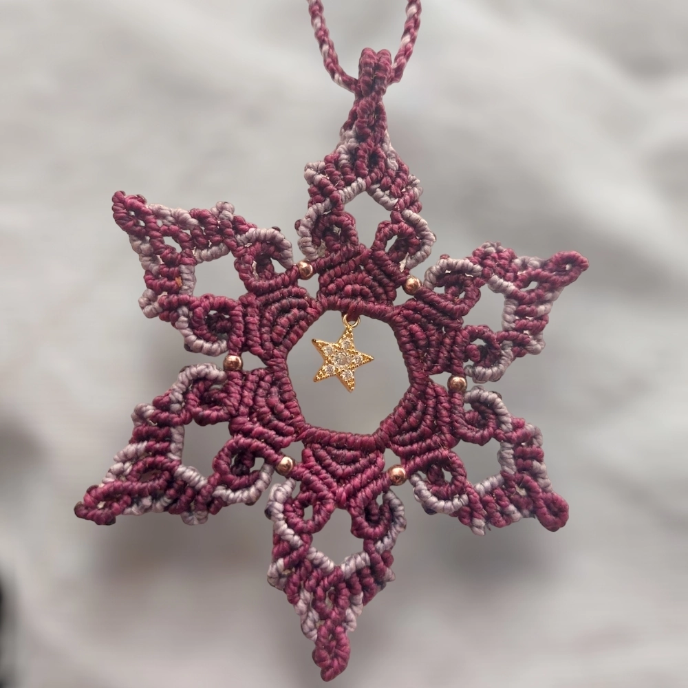The boho macrame snowflake mandala features a lovely  star charm  plated with 18K gold  With an adjustable length of approximately 56cm/22 inches, including the pendant, this necklace can be easily adjusted to fit any neck with a convenient slide lock feature.